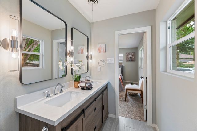 1140 Cavender Drive, Hurst, TX 76053