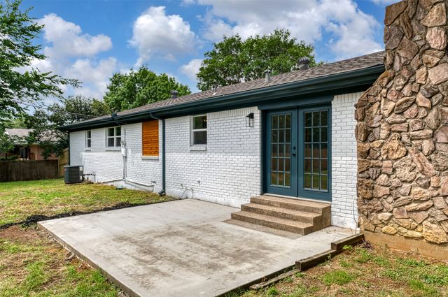 1140 Cavender Drive, Hurst, TX 76053