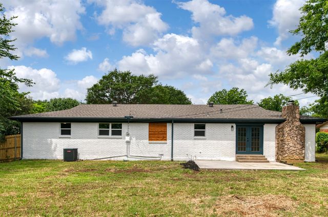 1140 Cavender Drive, Hurst, TX 76053
