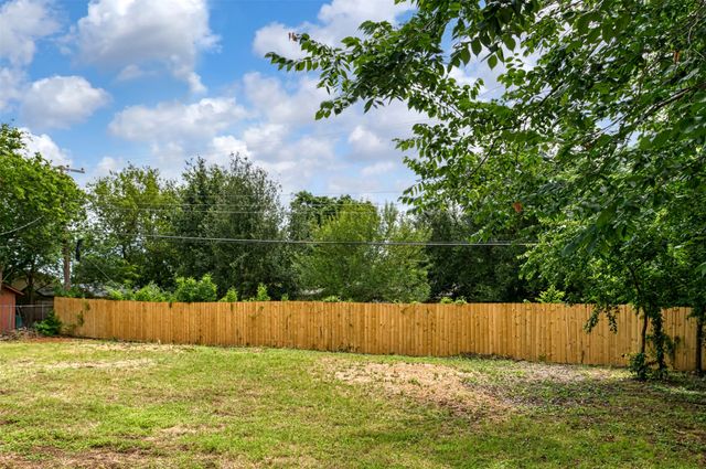 1140 Cavender Drive, Hurst, TX 76053