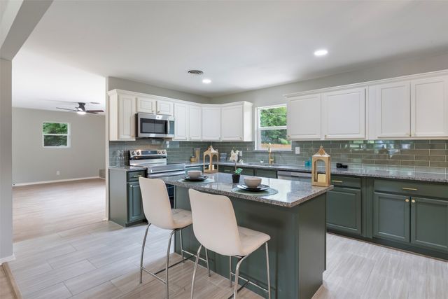 1140 Cavender Drive, Hurst, TX 76053