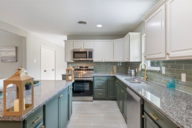 1140 Cavender Drive, Hurst, TX 76053