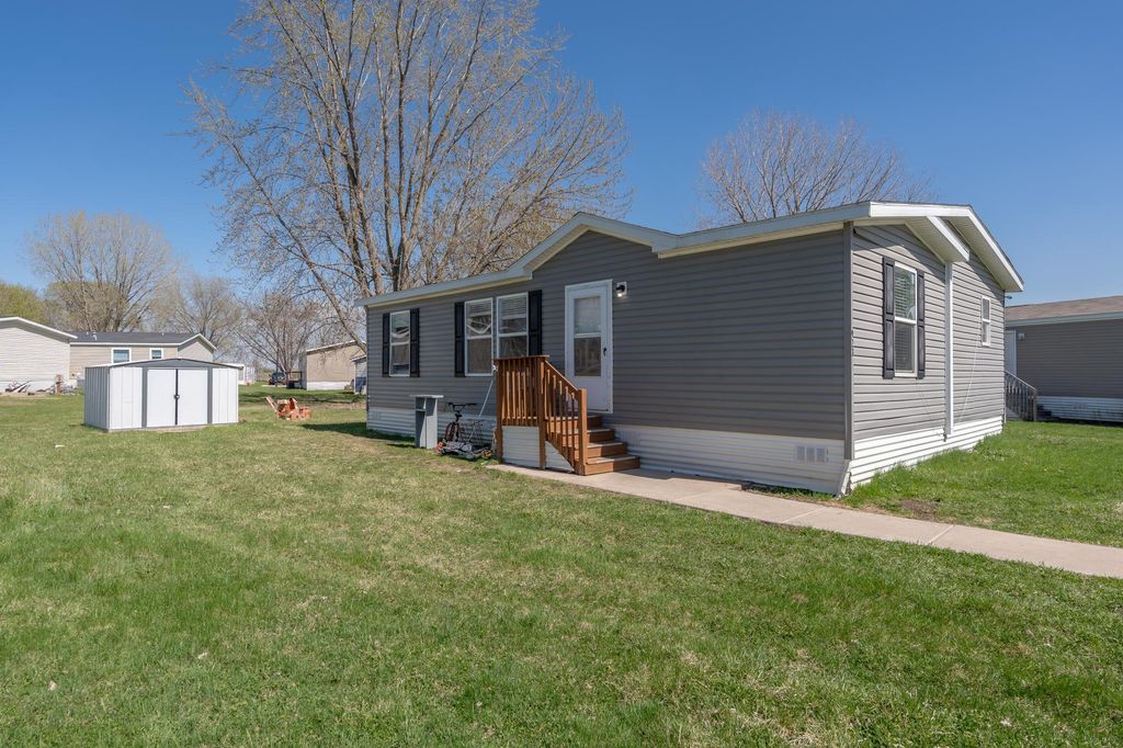 923 Hamlet Circle, Lakeville, MN 55044 — exterior