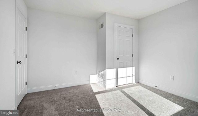 2231 S AUTUMN CHASE DR, Mechanicsburg, PA 17055