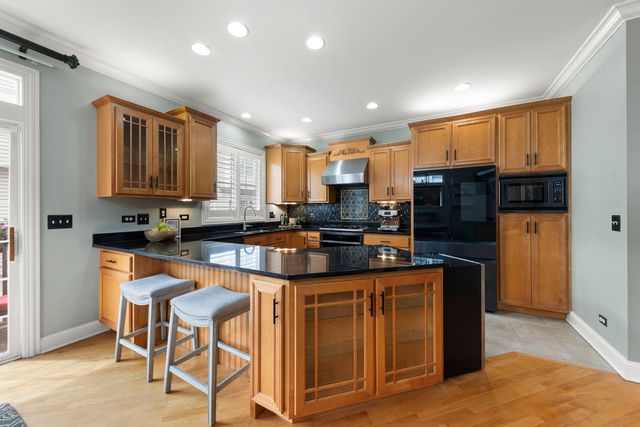928 Shandrew Drive 928, Naperville, IL 60540