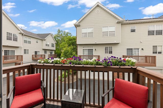 928 Shandrew Drive 928, Naperville, IL 60540