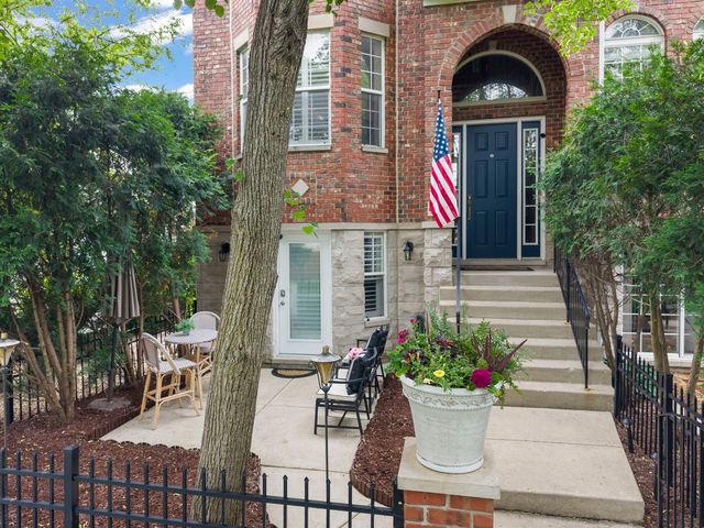 928 Shandrew Drive 928, Naperville, IL 60540
