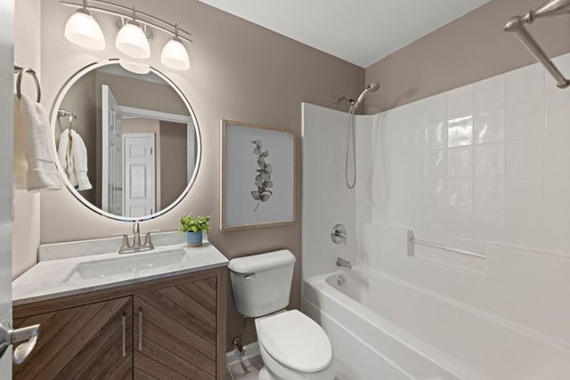 928 Shandrew Drive 928, Naperville, IL 60540