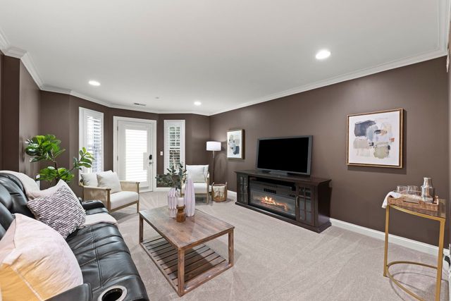 928 Shandrew Drive 928, Naperville, IL 60540
