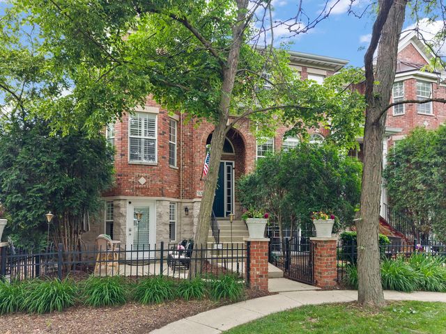 928 Shandrew Drive 928, Naperville, IL 60540