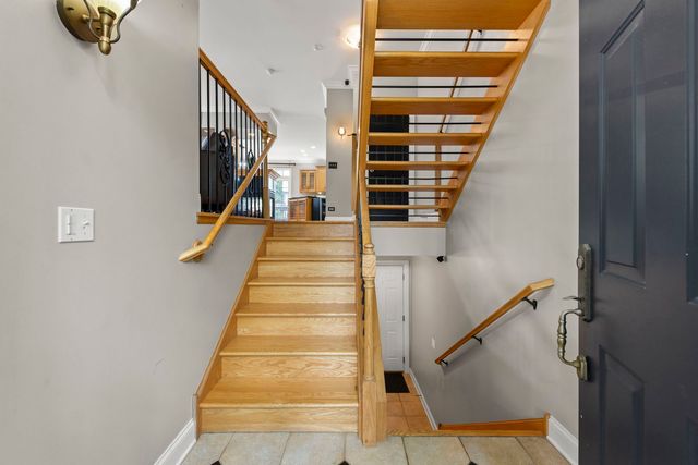 928 Shandrew Drive 928, Naperville, IL 60540