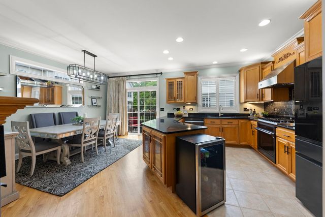 928 Shandrew Drive 928, Naperville, IL 60540