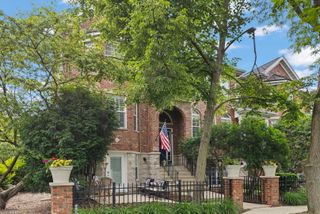 928 Shandrew Drive 928, Naperville, IL 60540