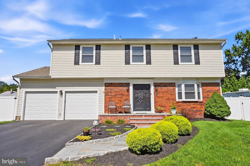 8 NANCIA CT, FALLSINGTON, PA 19054 — exterior