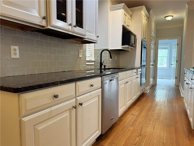 871 Lenox Ct NE, Atlanta, GA 30324