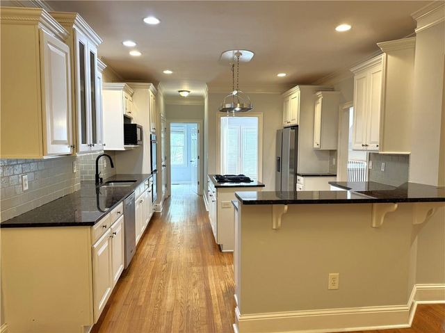 871 Lenox Ct NE, Atlanta, GA 30324