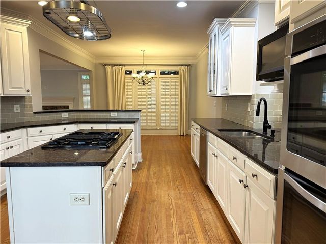 871 Lenox Ct NE, Atlanta, GA 30324