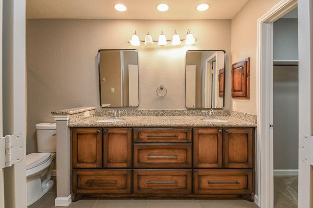 8806 Lakeside Forest Drive, Houston, TX 77088