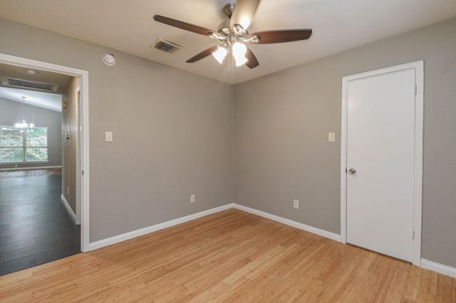 8806 Lakeside Forest Drive, Houston, TX 77088