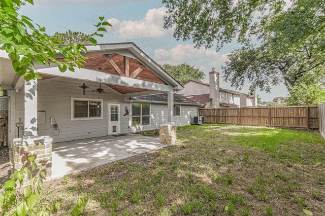 8806 Lakeside Forest Drive, Houston, TX 77088