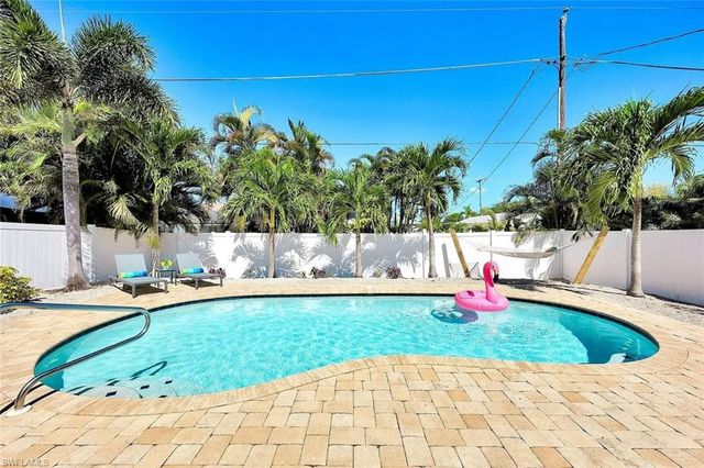 847 98th AVE N, Naples, FL 34108