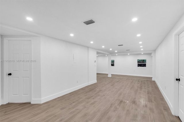 75 NW 160th St, Miami, FL 33169