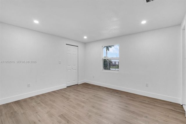 75 NW 160th St, Miami, FL 33169