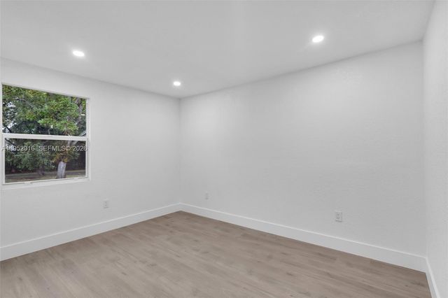 75 NW 160th St, Miami, FL 33169