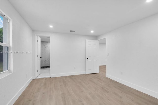 75 NW 160th St, Miami, FL 33169