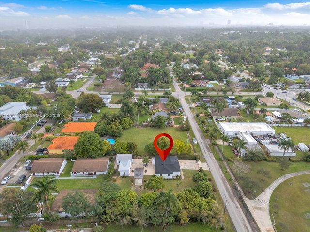 75 NW 160th St, Miami, FL 33169