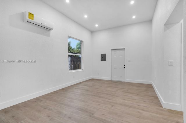 75 NW 160th St, Miami, FL 33169