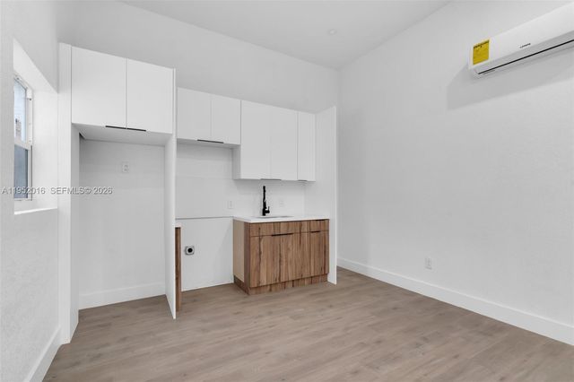 75 NW 160th St, Miami, FL 33169