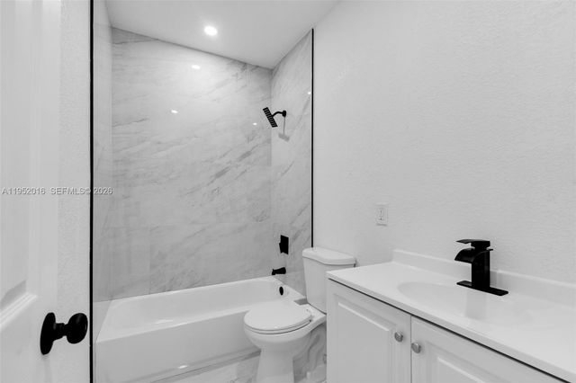 75 NW 160th St, Miami, FL 33169