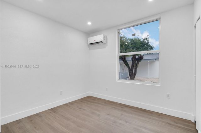 75 NW 160th St, Miami, FL 33169