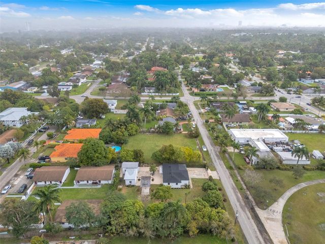 75 NW 160th St, Miami, FL 33169