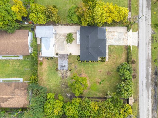 75 NW 160th St, Miami, FL 33169