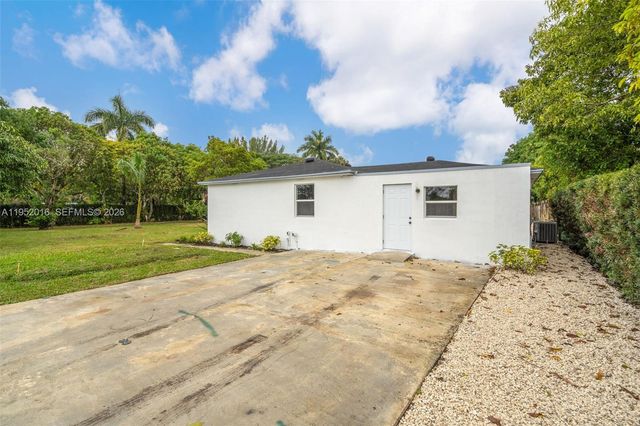 75 NW 160th St, Miami, FL 33169