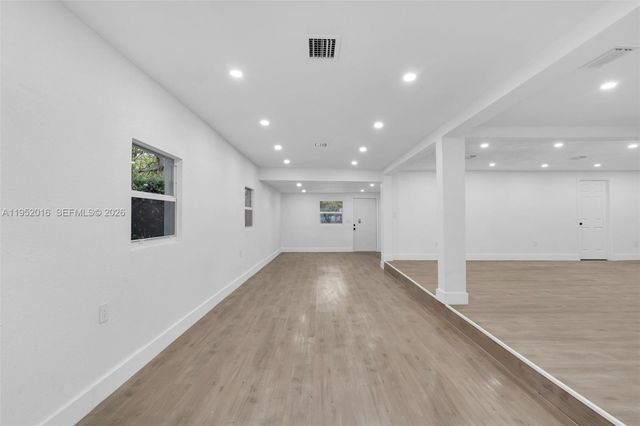 75 NW 160th St, Miami, FL 33169