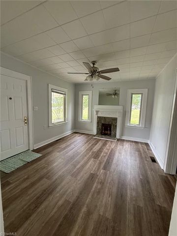 153 Green Street, Mount Airy, NC 27030