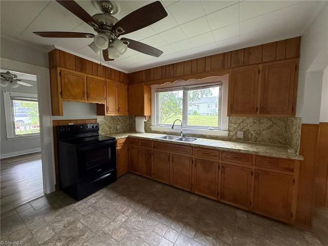 153 Green Street, Mount Airy, NC 27030