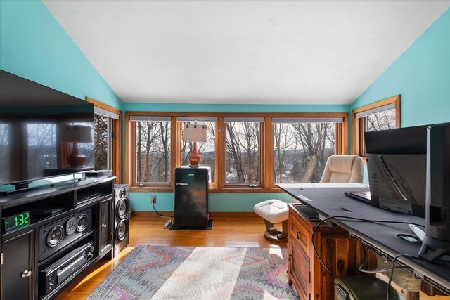 40 Hillcrest Ave, Worcester, MA 01602