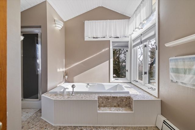 40 Hillcrest Ave, Worcester, MA 01602