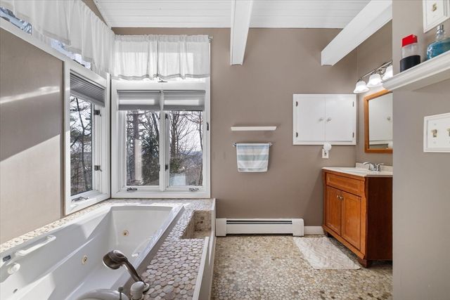 40 Hillcrest Ave, Worcester, MA 01602