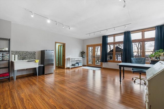 40 Hillcrest Ave, Worcester, MA 01602