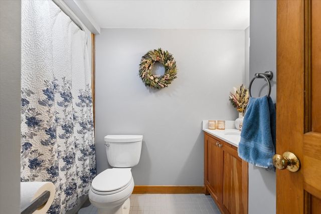 40 Hillcrest Ave, Worcester, MA 01602