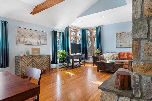 40 Hillcrest Ave, Worcester, MA 01602