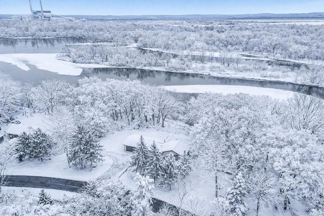 N5630 Thunderbird Road, Portage, WI 53901