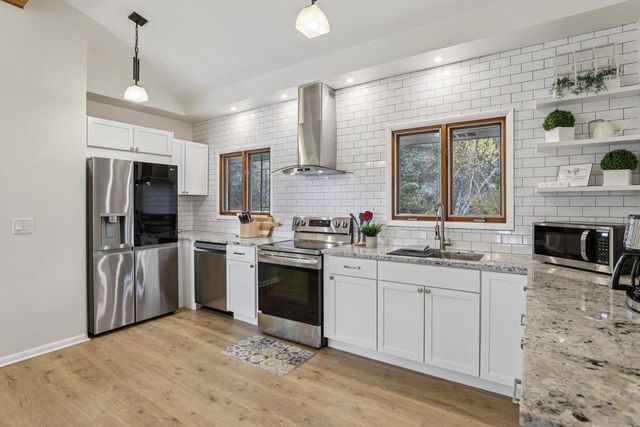 N5630 Thunderbird Road, Portage, WI 53901