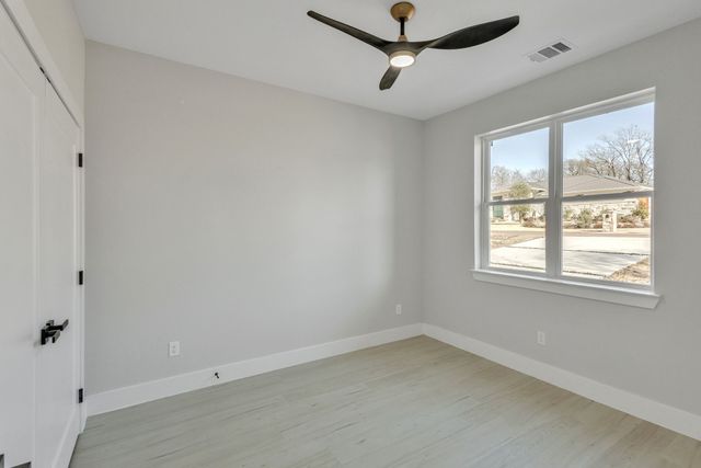 320 Splitrail Drive, Mabank, TX 75143