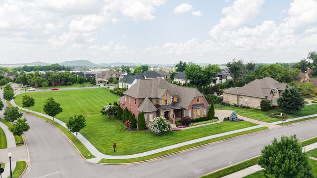 1260 Potter Ln, Gallatin, TN 37066